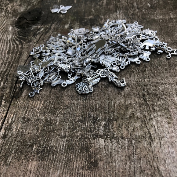 🔥HOT SALE🔥Tibetan Silver Rose Heart Charm. NWOT - Picture 2 of 3